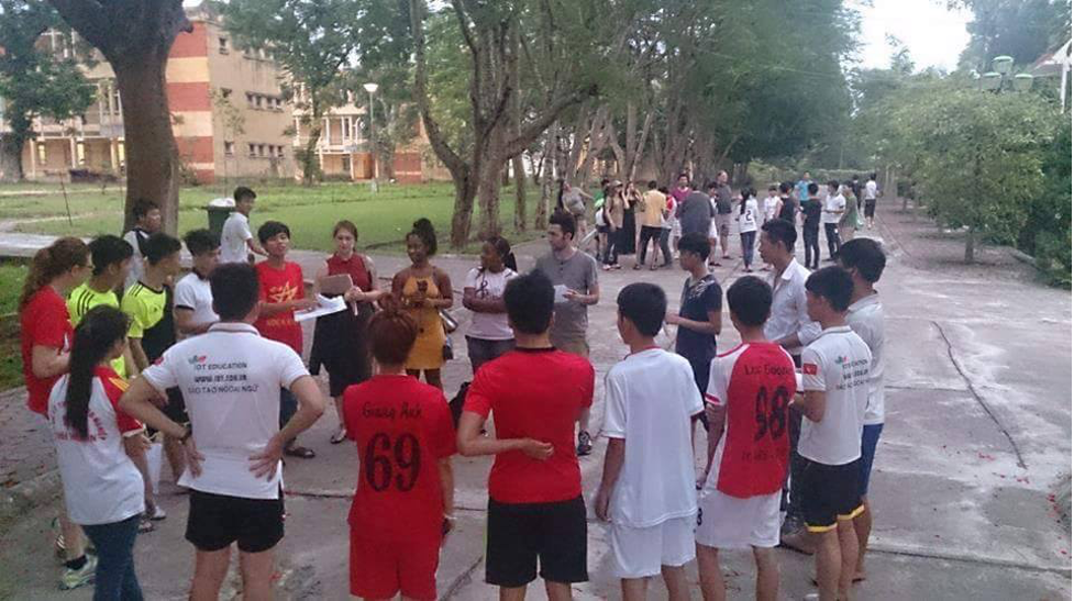 2022 - Câu lạc bộ Tiếng Anh Khoa Điện tử - FEE | TNUT đã quay trở lại, lợi hại hơn xưa 13 SV quốc tế học TA cùng SV tnut