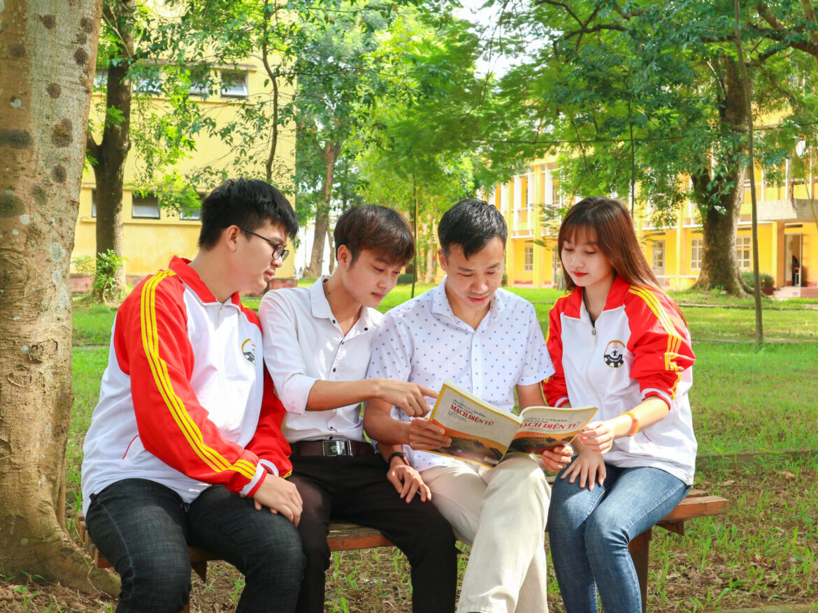 Anh dai dien học tập một cách tự giác